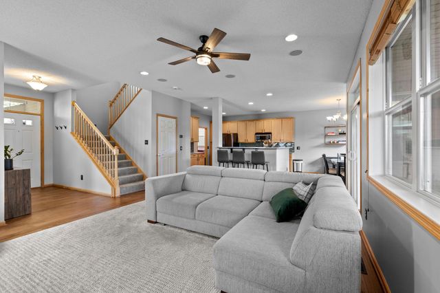 6829 Urbandale Lane N, Maple Grove, MN 55311