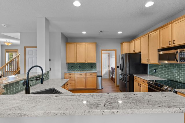 6829 Urbandale Lane N, Maple Grove, MN 55311