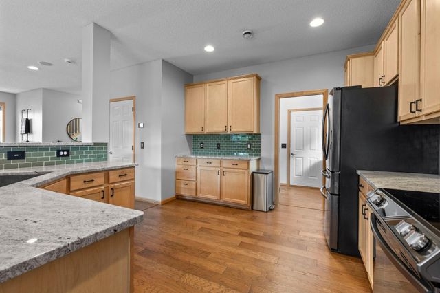 6829 Urbandale Lane N, Maple Grove, MN 55311