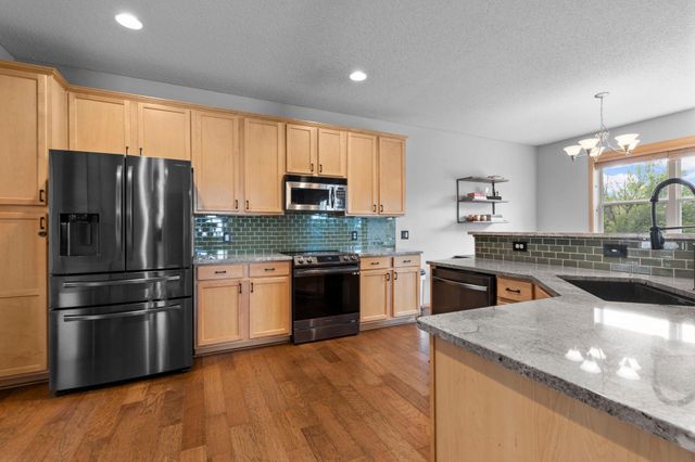 6829 Urbandale Lane N, Maple Grove, MN 55311