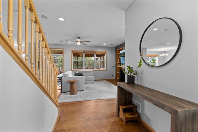 6829 Urbandale Lane N, Maple Grove, MN 55311