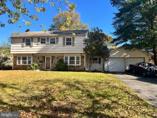 5 THORNLEIGH PL, Willingboro, NJ 08046