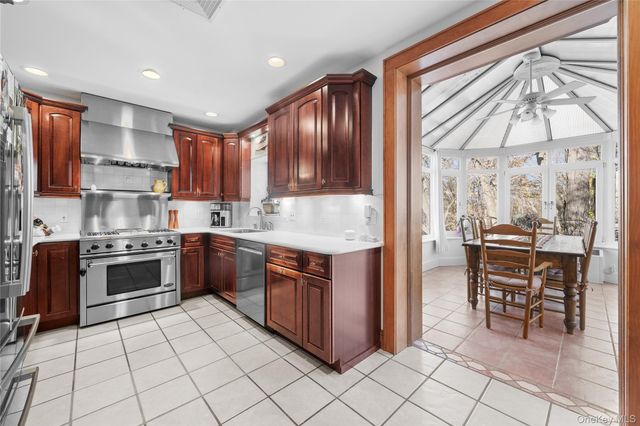 39 Park Circle, White Plains, NY 10603