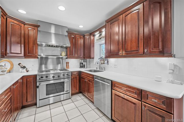 39 Park Circle, White Plains, NY 10603
