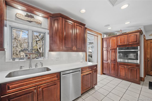 39 Park Circle, White Plains, NY 10603