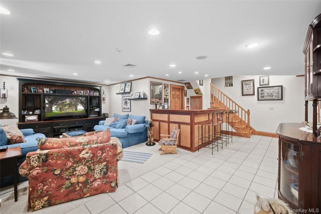 39 Park Circle, White Plains, NY 10603