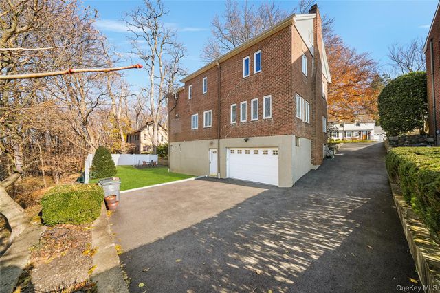39 Park Circle, White Plains, NY 10603