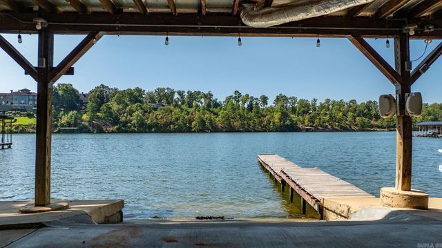 325 Galveston Rd Drive, Hot Springs, AR 71913