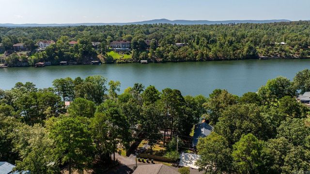 325 Galveston Rd Drive, Hot Springs, AR 71913