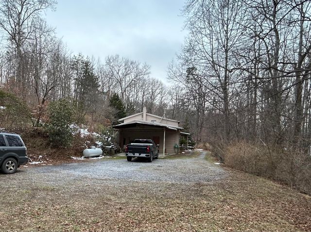 308 Spring Hollow RD, Troutville, VA 24175