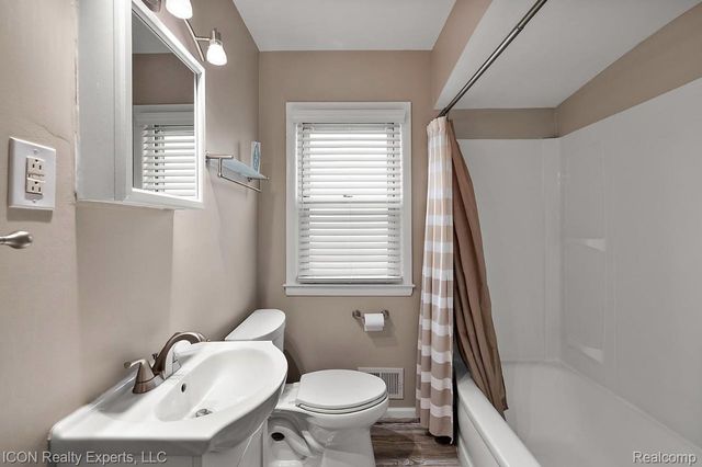 1544 Geneva Street, Dearborn, MI 48124