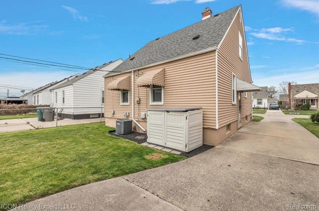 1544 Geneva Street, Dearborn, MI 48124