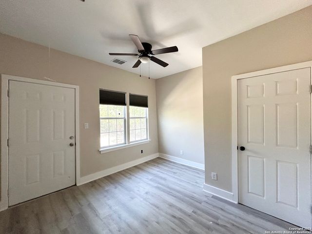 1135 W RIDGEWOOD CT, San Antonio, TX 78201