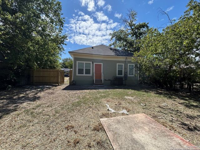 1135 W RIDGEWOOD CT, San Antonio, TX 78201