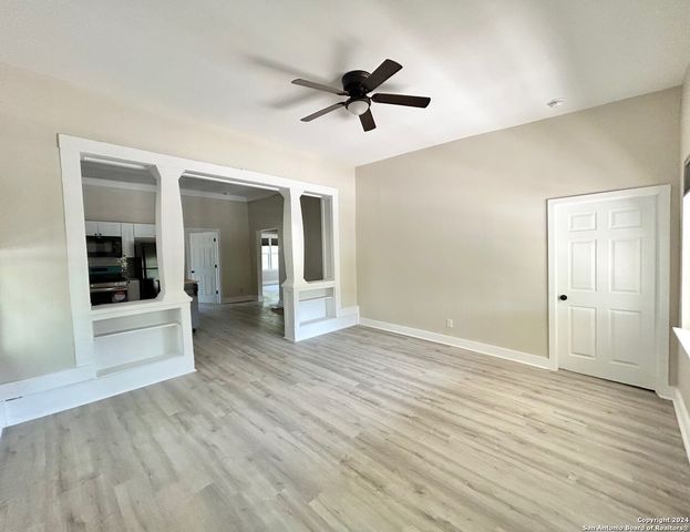 1135 W RIDGEWOOD CT, San Antonio, TX 78201