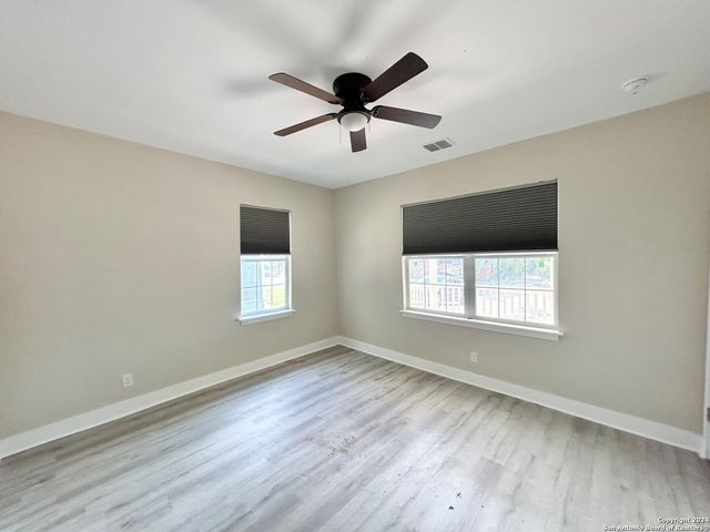 1135 W RIDGEWOOD CT, San Antonio, TX 78201