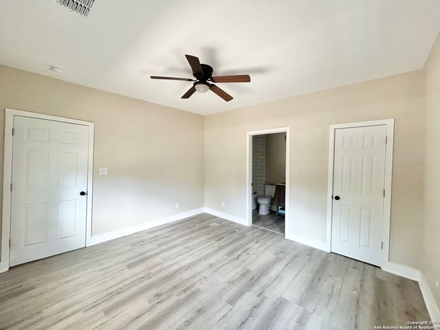 1135 W RIDGEWOOD CT, San Antonio, TX 78201