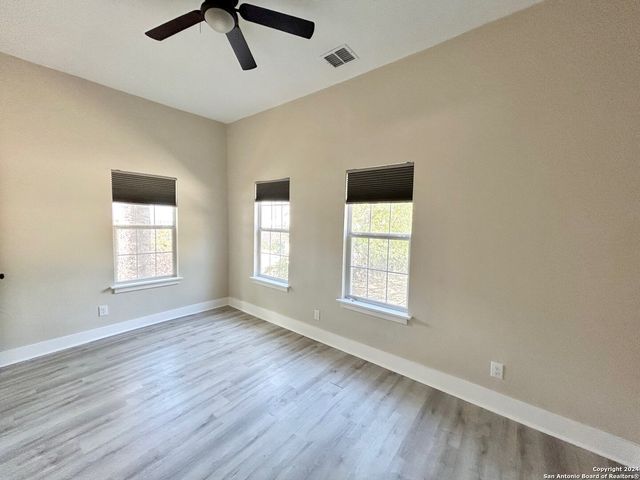 1135 W RIDGEWOOD CT, San Antonio, TX 78201