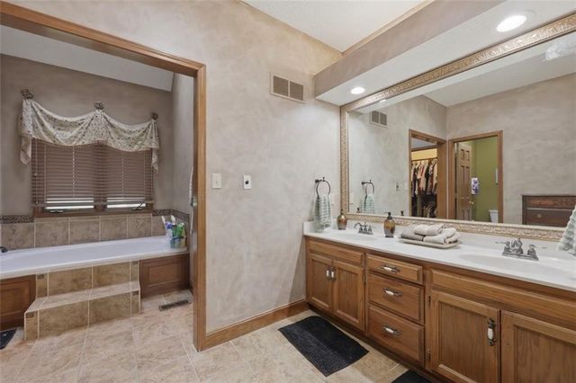 3312 SW Meyer Boulevard, Blue Springs, MO 64015