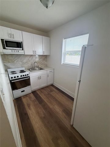 3669 Thomas Avenue 16, Miami, FL 33133