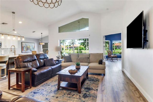 1059 Jardin DR, Naples, FL 34104
