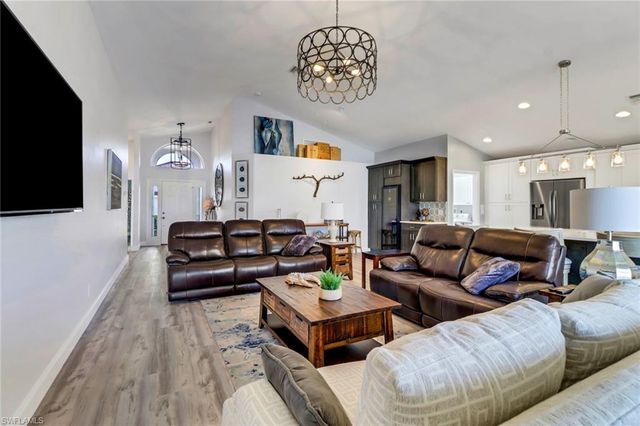1059 Jardin DR, Naples, FL 34104