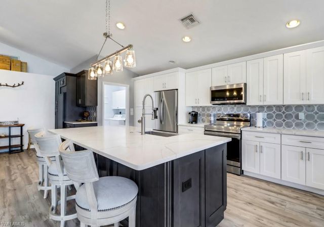 1059 Jardin DR, Naples, FL 34104