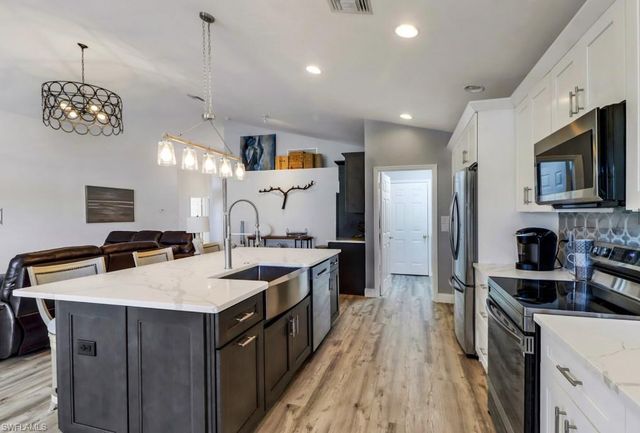 1059 Jardin DR, Naples, FL 34104