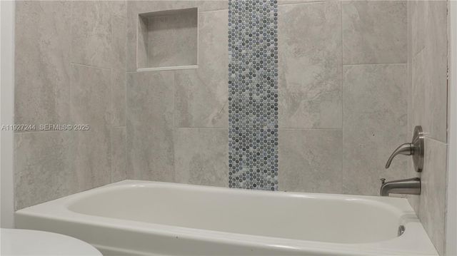 9421 Evergreen Pl 103, Davie, FL 33324