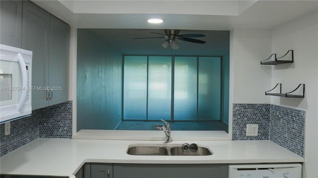 9421 Evergreen Pl 103, Davie, FL 33324