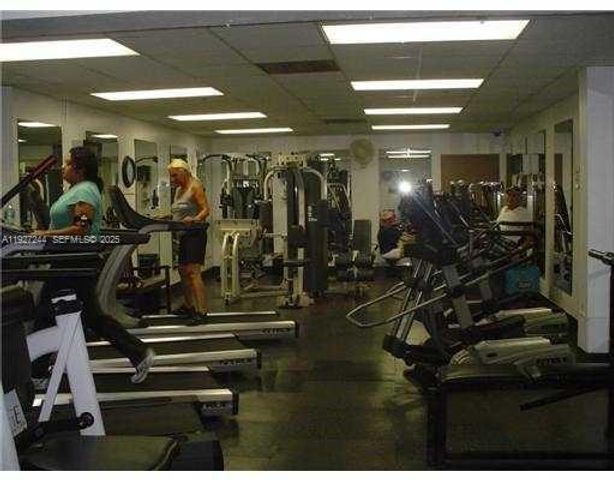 9421 Evergreen Pl 103, Davie, FL 33324