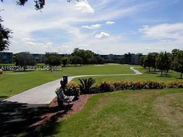 9421 Evergreen Pl 103, Davie, FL 33324