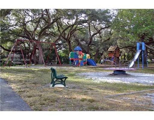 9421 Evergreen Pl 103, Davie, FL 33324