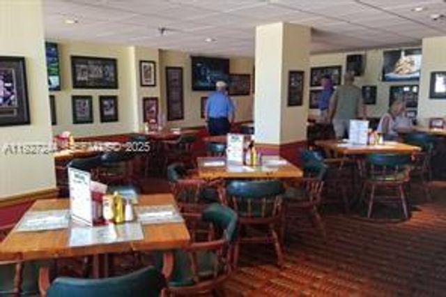 9421 Evergreen Pl 103, Davie, FL 33324