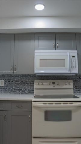 9421 Evergreen Pl 103, Davie, FL 33324