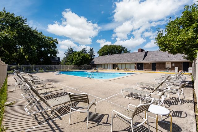148 E bailey Road L, Naperville, IL 60565