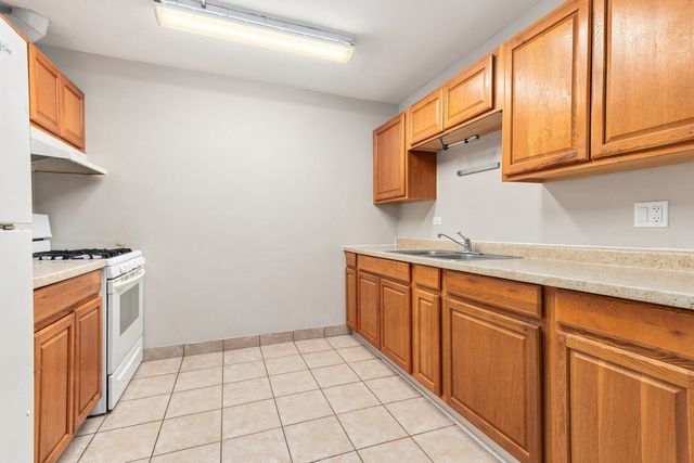 148 E bailey Road L, Naperville, IL 60565