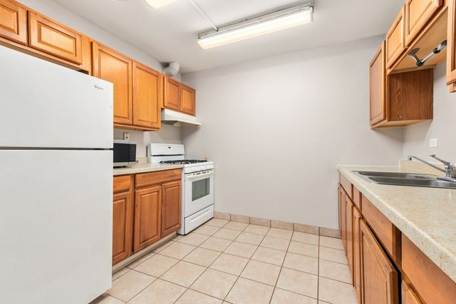 148 E bailey Road L, Naperville, IL 60565