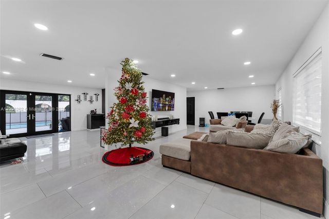 551 SW 127th Ave, Miami, FL 33184