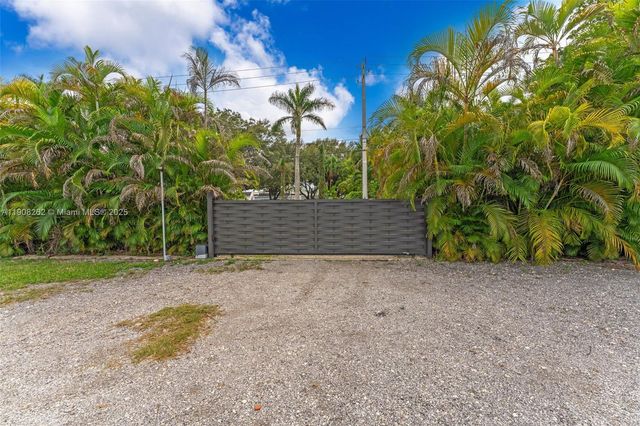 551 SW 127th Ave, Miami, FL 33184