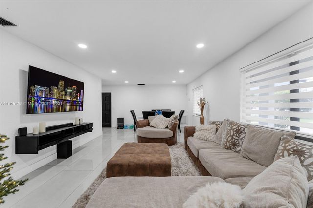 551 SW 127th Ave, Miami, FL 33184