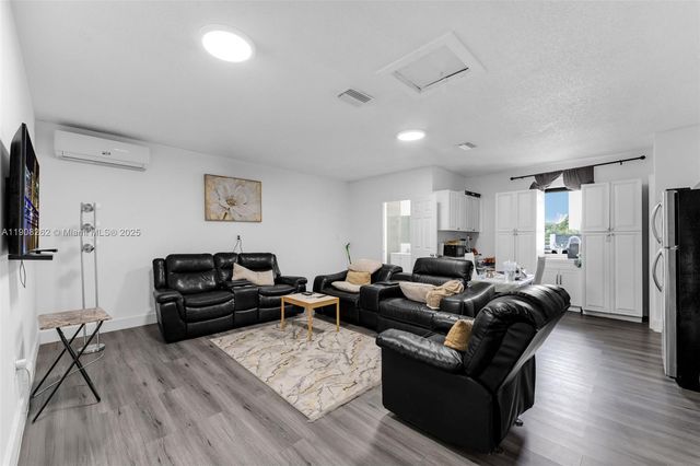 551 SW 127th Ave, Miami, FL 33184