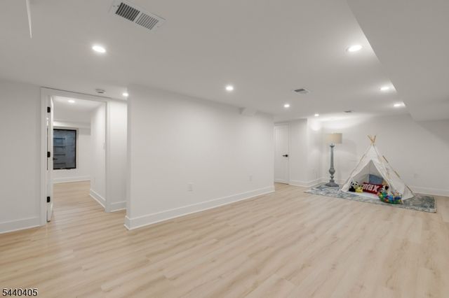 34 Pine Ter, Millburn Twp., NJ 07078