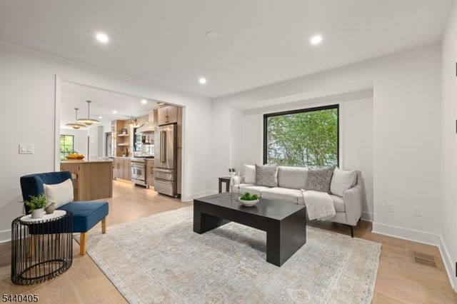 34 Pine Ter, Millburn Twp., NJ 07078