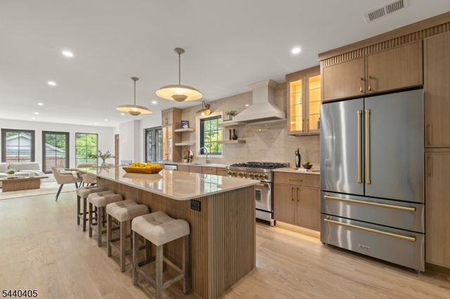34 Pine Ter, Millburn Twp., NJ 07078