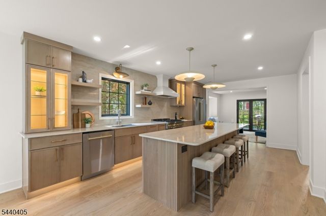 34 Pine Ter, Millburn Twp., NJ 07078