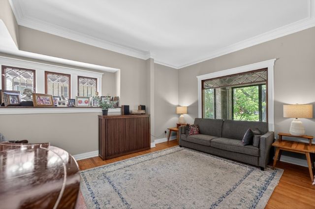 130 Gale Avenue, River Forest, IL 60305