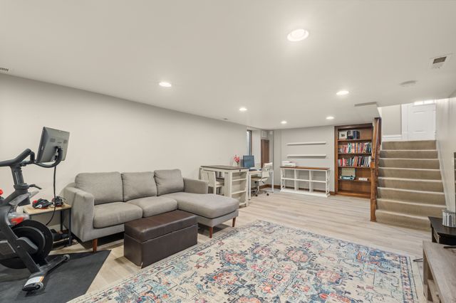 119 42nd Street, Des Moines, IA 50312