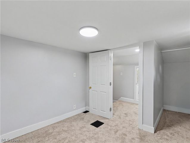 260 E Pace Avenue, Akron, OH 44319