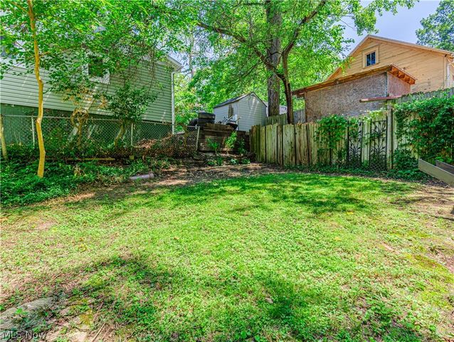 260 E Pace Avenue, Akron, OH 44319